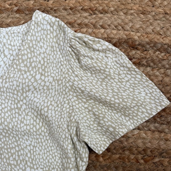 Nicole Miller Small Tan & White Tiered Hem Short Sleeve V Neck Sheath Dress - Picture 4 of 8